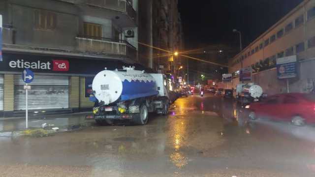 سقوط أمطار غزيرة على الإسكندرية والمحافظة تنشر سيارات شفط المياه بالشوارع