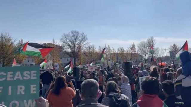 مئات المتظاهرين يحتشدون أمام منزل بايدن ويتهمونه بـ«التواطؤ في إبادة جماعية» (فيديو)