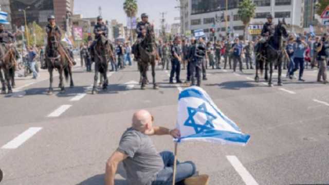 الشرطة الإسرائيلية تقمع المظاهرات أمام منزل نتنياهو