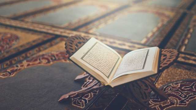 من الصحابي الذي جمع القرآن وأطلق عليه «مصحف»؟