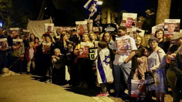 عائلات المحتجزين الإسرائيليين تطالب الحكومة بالعودة إلى طاولة المفاوضات فورا