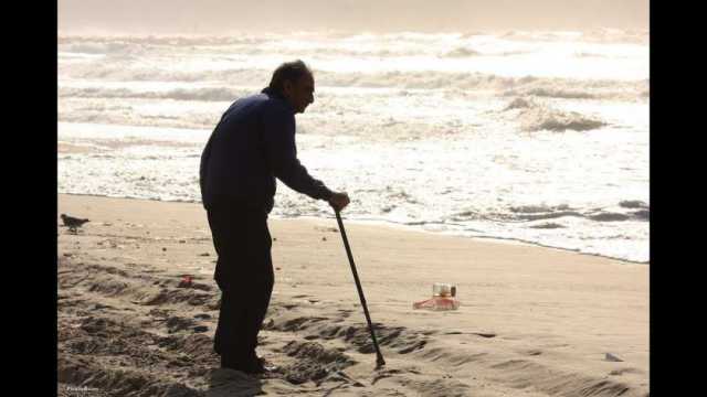 مرض نادر يصيب كبار السن.. ماذا تعرف عن أعراض متلازمة غروب الشمس؟