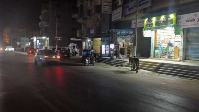 حملات ليلية لإغلاق واجهات المحلات وأضواء اللوحات الإعلانية بشوارع كفر الشيخ