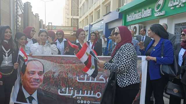 توافد المواطنين على الشهر العقاري في بورسعيد لتحرير توكيلات مرشحي الرئاسة