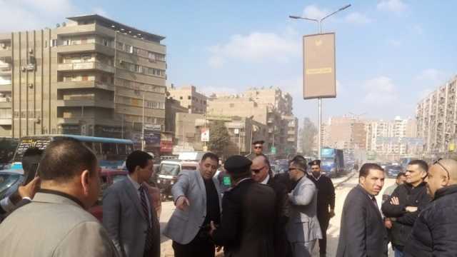 محافظ القاهرة يتابع إصلاح ماسورة مياه في حي الزيتون