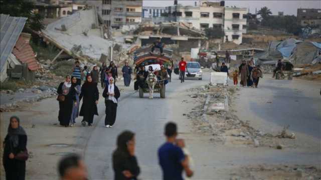 طواقم الإسعاف الفلسطينية تواصل انتشال جثامين الشهداء في خان يونس