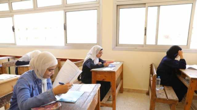 «التعليم» تحقق في مزاعم تداول امتحان «العربي» بالدور الثاني للثانوية العامة