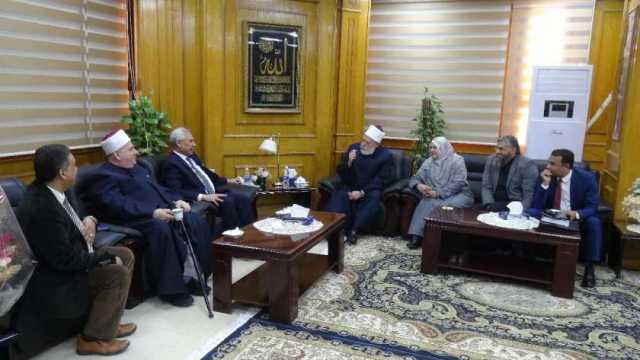 رئيس جامعة المنيا يبحث مع علي جمعة سبل توعية الطلاب وتزويدهم بالمعارف الدينية