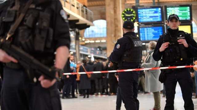 إصابة 3 أشخاص جراء عملية طعن بمحطة قطارات في باريس