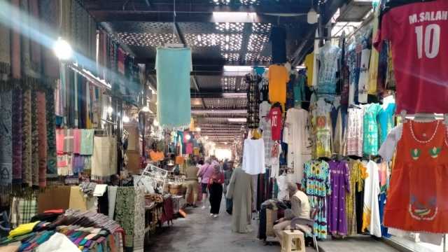 ملابس وعطارة وتماثيل فرعونية.. «السوق السياحي» أشهر وجهة سياحية بالأقصر