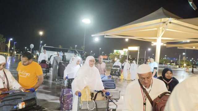 مطار القاهرة يستقبل الحجاج بأغاني ليلى مراد ومدح الكحلاوي (صور)