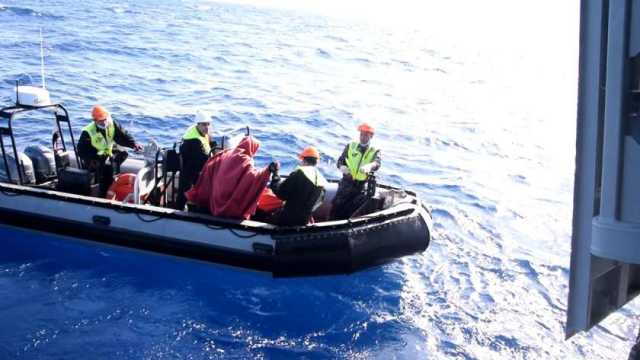 القوات البحرية تواصل جهودها في البحث عن المفقودين والناجين في حادث غرق المركب السياحي