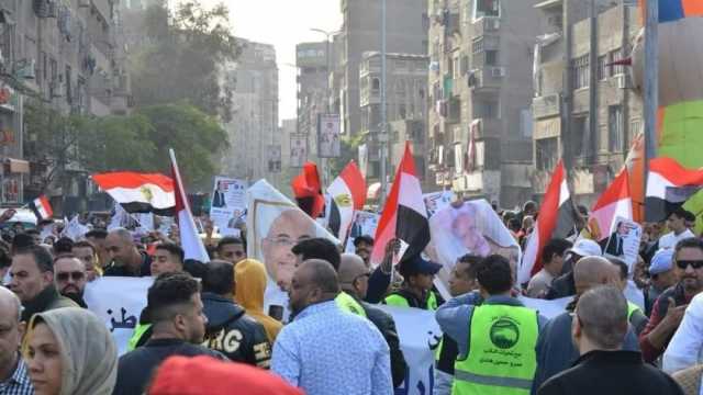 مسيرة بأعلام مصر في حي الوراق احتفالا بالتصويت في الانتخابات الرئاسية