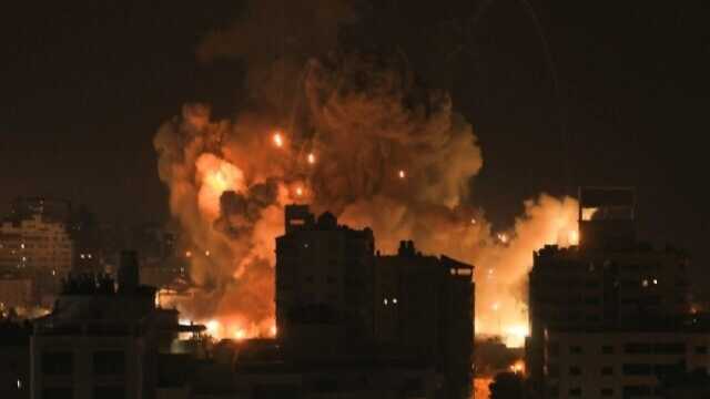 ماذا حدث ليلا في قطاع غزة؟.. قصف عنيف وانقطاع الاتصالات