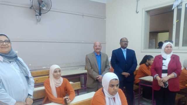 مدير «التعليم العام» يتفقد مدارس دار السلام.. ويشيد بانتظام الطلاب