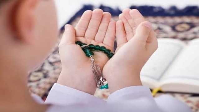 دعاء ختم القرآن في رمضان كامل ومكتوب: اللهم إنا نسألك موجبات رحمتك (فيديو)
