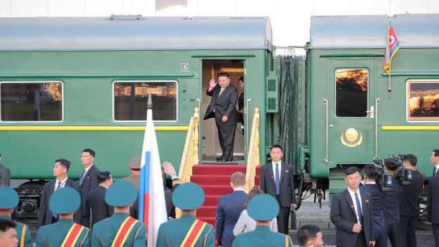 لماذا يُفضل زعيم كوريا الشمالية السفر بالقطار بدلًا من الطائرة؟
