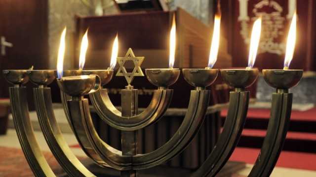بعد تصرف النائب البولندي تضامنا مع غزة.. ما هو عيد «حانوكا» اليهودي؟