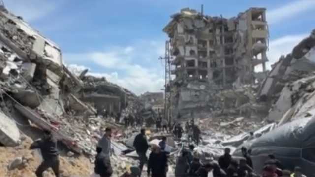 إعلام فلسطيني: مدفعية الاحتلال تقصف دير البلح وسط قطاع غزة