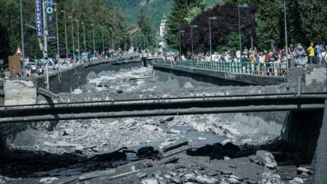 نهر أمواج طينية يهدد سكان باردونيكيا.. ماذا يحدث في إيطاليا؟