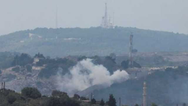 طائرات الاحتلال الإسرائيلي تستهدف منزلا في شارع يافا وسط دير البلح بشمال غزة