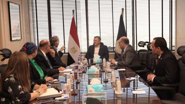 وزير الآثار يناقش خطط إنعاش وتوطين سياحة اليخوت بالمدن الشاطئية المصرية