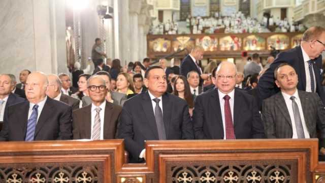 وزير التنمية المحلية يشارك في قداس عيد القيامة بالكاتدرائية المرقسية