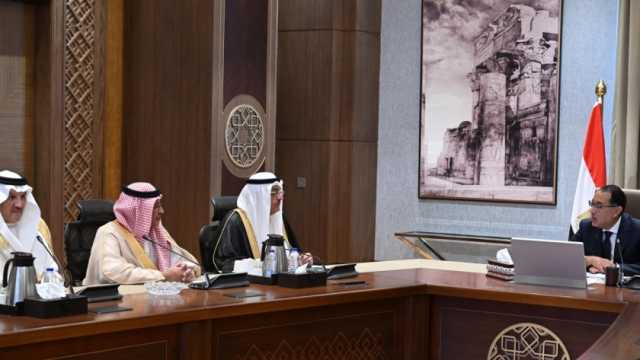 رئيس الوزراء يبحث مع مسئولين سعوديين سبل زيادة الاستثمارات