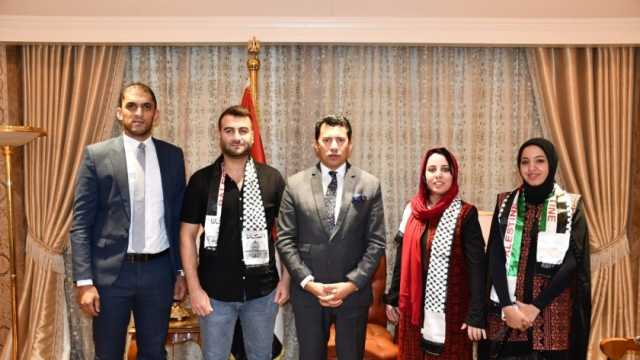 وزير الرياضة يلتقي الوفد الفلسطيني المُشارك بسفينة النيل للشباب العربي