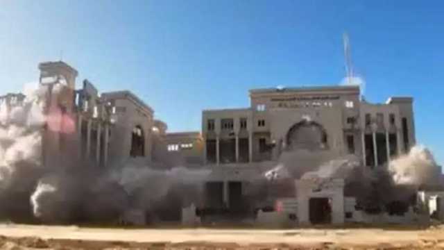 لحظة استهداف جيش الاحتلال الإسرائيلي لمبنى المحكمة وسط غزة (فيديو)