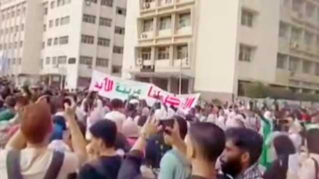 مظاهرة حاشدة بجامعة الزقازيق لدعم تصريحات الرئيس السيسي الرافضة لتهجير الفلسطينيين