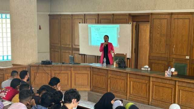 جامعة حلوان تنظم دورة تدريبية لطلاب كلية الحقوق عن صياغة العقود بالإنجليزية