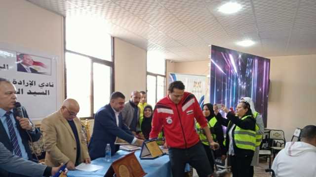 تكريم 3 لاعبين من منتخب مصر لكرة الطائرة جلوس في كفر الشيخ