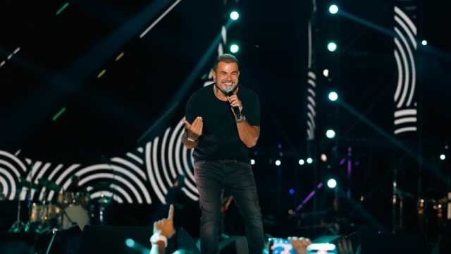 عمرو دياب يقدم أغنيته الجديدة «يا قمر» في حفله بأبو ظبي غدا