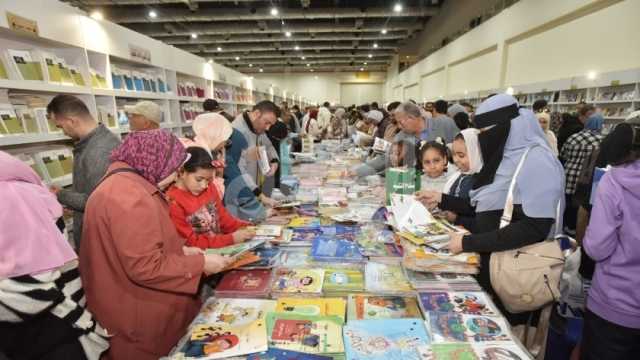 عضو اللجنة العليا لمعرض الكتاب عن إقبال الجمهور في أول أيامه: مبهر كعادته