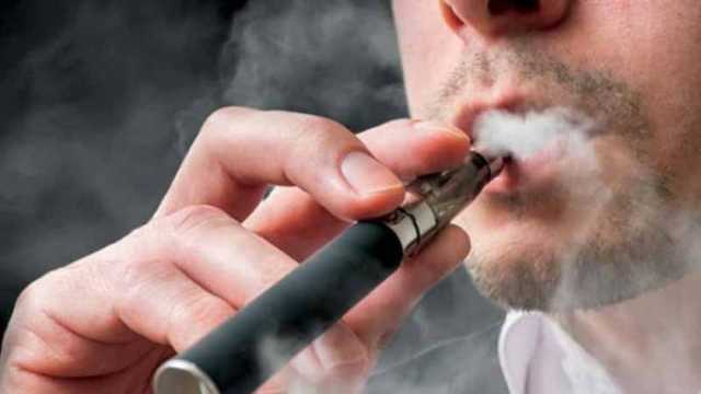 «الصحة» تحذر من خطورة التدخين: يصيب الإنسان بمتلازمة خطيرة