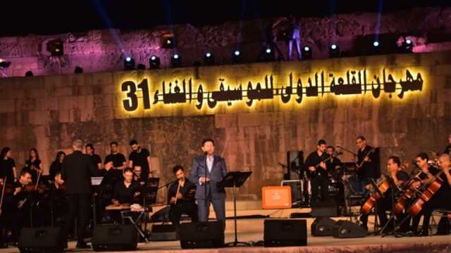 هاني شاكر يبهر جمهور مهرجان القلعة بأغاني «بحبك يا غالي» و«هنعيش»