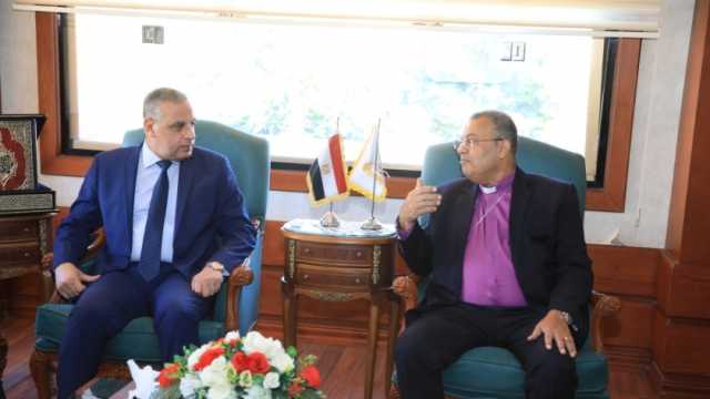 محافظ سوهاج يلتقى رئيس الطائفة الإنجيلية بمصر