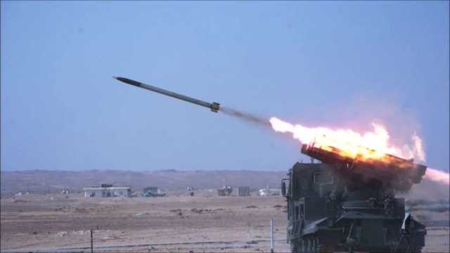 «القاهرة الإخبارية»: الدفاعات السورية تتصدى لصواريخ إسرائيلية في محيط مطار دمشق