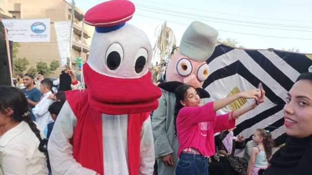 ظهور بطوط وغوريلا في شوارع الدقهلية احتفالا بعيد الأضحى.. «رجعوا فرحة زمان»