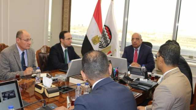 قطاع الأعمال يبحث مع تحالف مصري إيطالي سبل الاستفادة من خام الحديد في أسوان