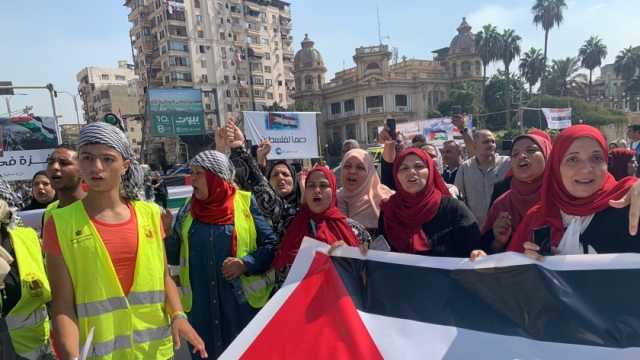 سيدات المنصورة يتصدرن الوقفة التضامنية لدعم فلسطين وموقف الرئيس السيسي