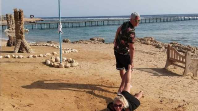 «ماندي ودينس» يروجان لشواطئ مرسى علم على الطريقة الألمانية