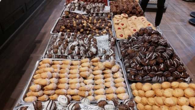 استشاري صحة عامة تحذر من الإفراط في الحلويات بعد رمضان.. ما المخاطر؟