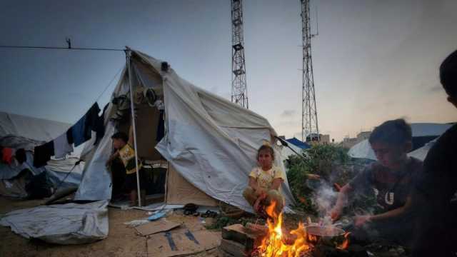 رغم القصف والدمار.. أهالي غزة يودعون 2023 بـ«سينابون» وبابا نويل (صور)