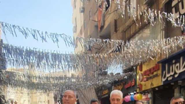 نائب محافظ القاهرة يتابع أعمال طلاء واجهات العقارات المطلة على ميدان الألف مسكن