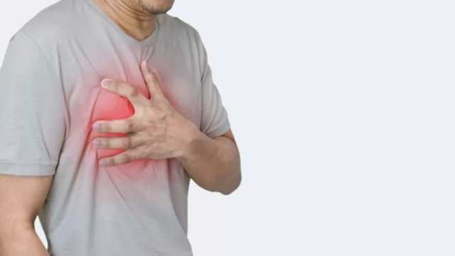 5 علامات تظهر على اليد قد تشير للإصابة بذبحة صدرية.. لا تتجاهل «التنميل»
