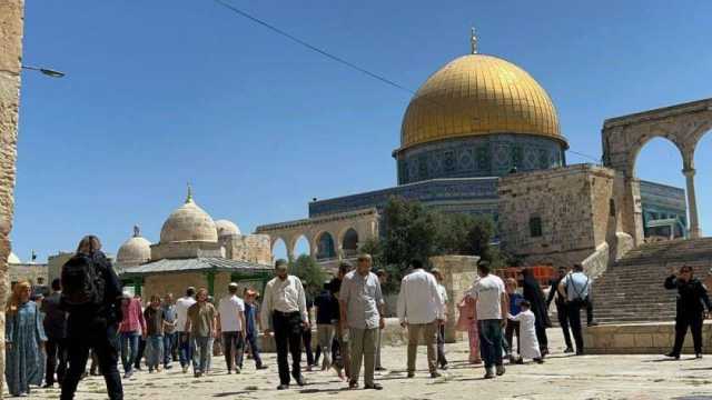 الاستفزازات مستمرة.. مستوطنون إسرائيليون يقتحمون باحات المسجد الأقصى
