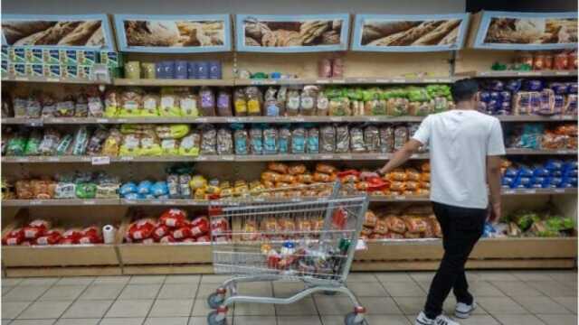 صحيفة عبرية: ارتفاع أسعار المواد الغذائية والمشروبات في إسرائيل