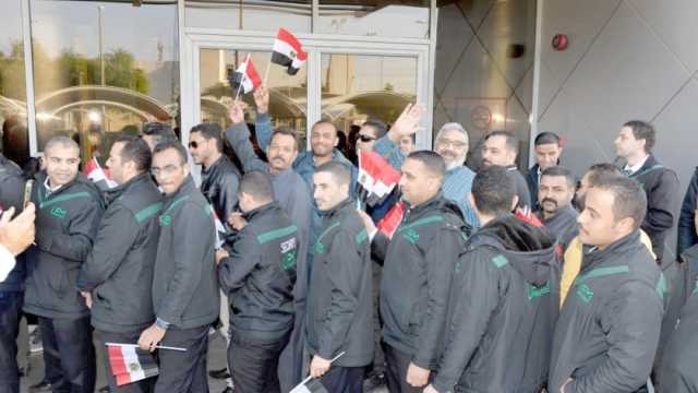 مصريون يصطحبون أطفالهم للتصويت معهم على أنغام «تسلم الأيادي»